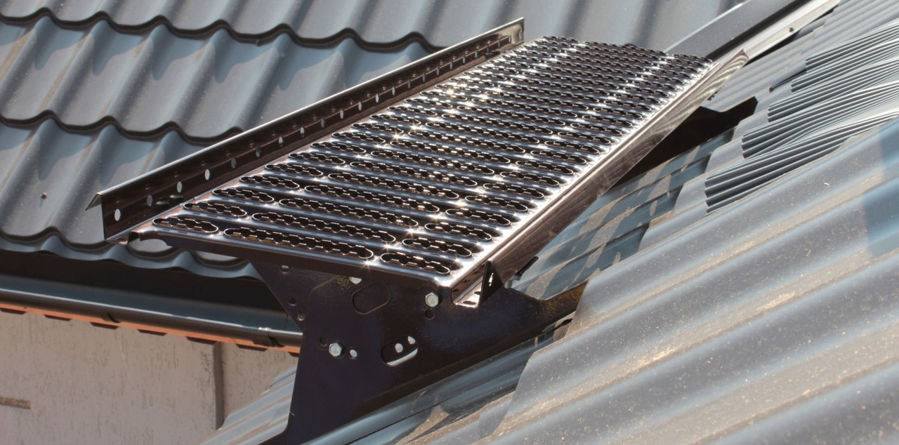 В нашей компании вы можете рассчитать и заказать кровельные мостики с установкой "ПОД КЛЮЧ". На все выполненные работы мы предоставляем гарантию и соответсвующие документы и сертификаты. Наша команда специалистов с большим стажем, выполнит монтаж качественно и в сроки. Заказывая продукцию вместе с установкой, вы получите качественные элементы безопасности от ведущего европейского производителя Borge. Мы гарантируем вам  спокойствие и уверенность в качестве проделанных работ. Все честно и прозрачно. 