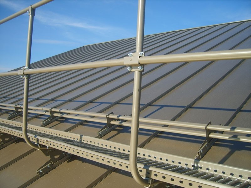 В нашей компании вы можете рассчитать и заказать кровельные мостики с установкой "ПОД КЛЮЧ". На все выполненные работы мы предоставляем гарантию и соответсвующие документы и сертификаты. Наша команда специалистов с большим стажем, выполнит монтаж качественно и в сроки. Заказывая продукцию вместе с установкой, вы получите качественные элементы безопасности от ведущего европейского производителя Borge. Мы гарантируем вам  спокойствие и уверенность в качестве проделанных работ. Все честно и прозрачно. 