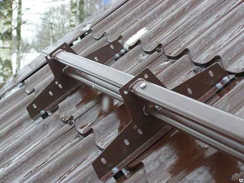 овальная труба 40 х 20 мм, толщина 1,2 мм  - 4 опоры универсальных опоры , толщиной 2 мм  -  оцинкованный металл  - порошковая окраска  - универсальная система прокладок из пластиката - это лучше, чем ЭПДМ-резина  - комплект крепежа  - стандартные цвета RAL 8017, 3005, 6005, RR 32 